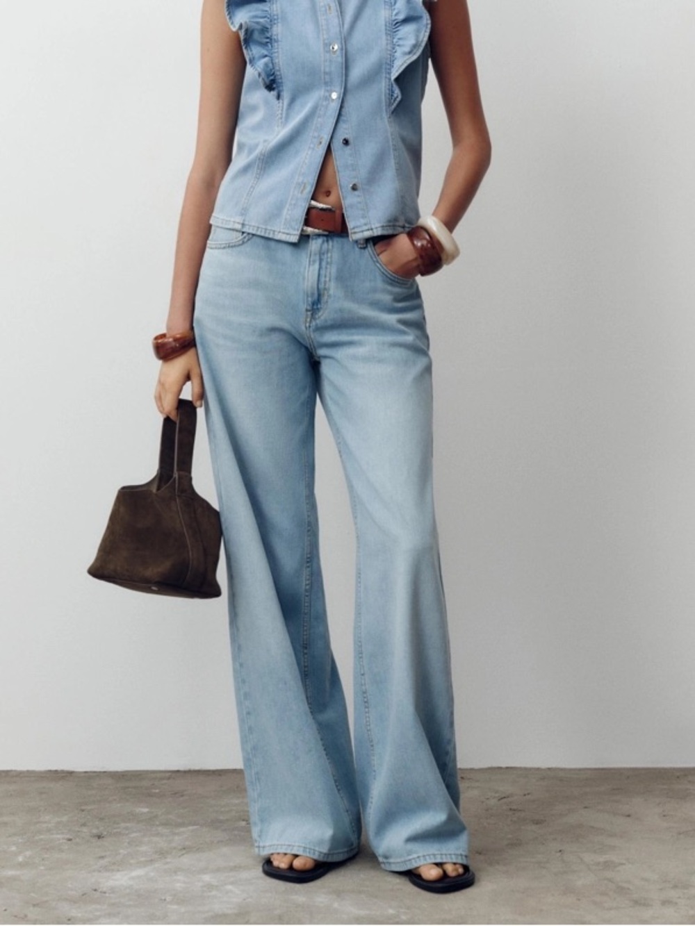 ZARA Z1975 High Rise Straight Leg Jeans, Full Length. Size 4
